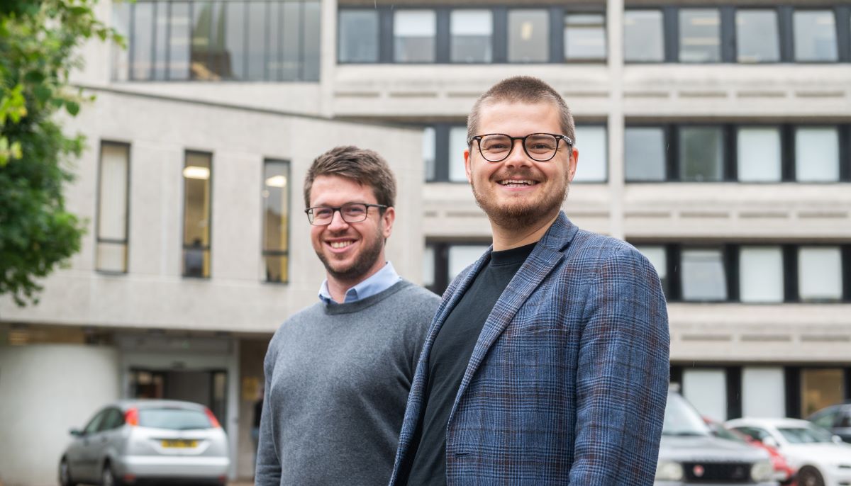 Feature image: Dr Thomas Davis, co-founder and CTO (fore) and Jonathan Musgrove, co-founder and CEO (behind) outside The Oxford Trust’s Oxford Centre for Innovation